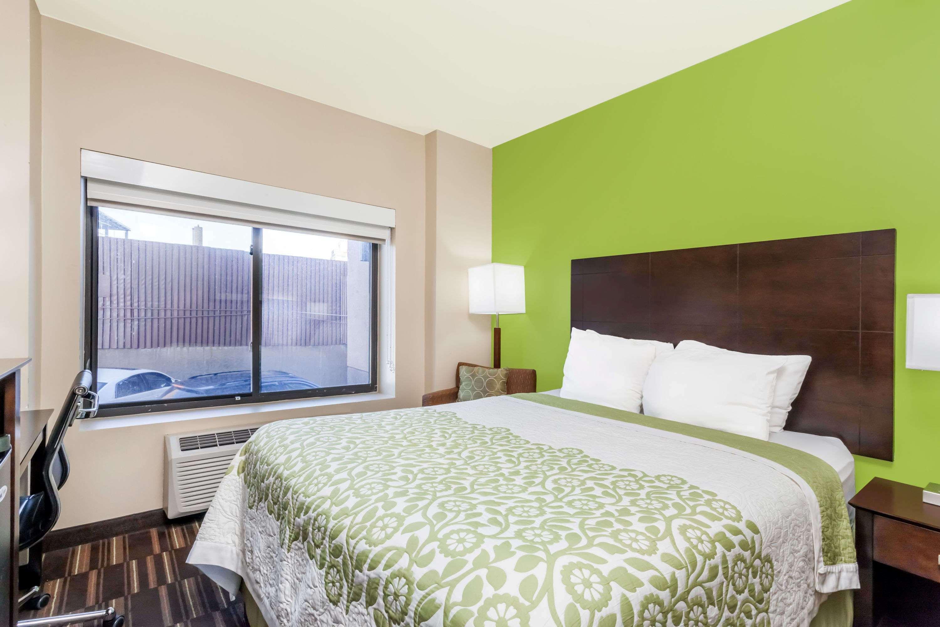 Days Inn & Suites by Wyndham Jamaica JFK Airport 3/20