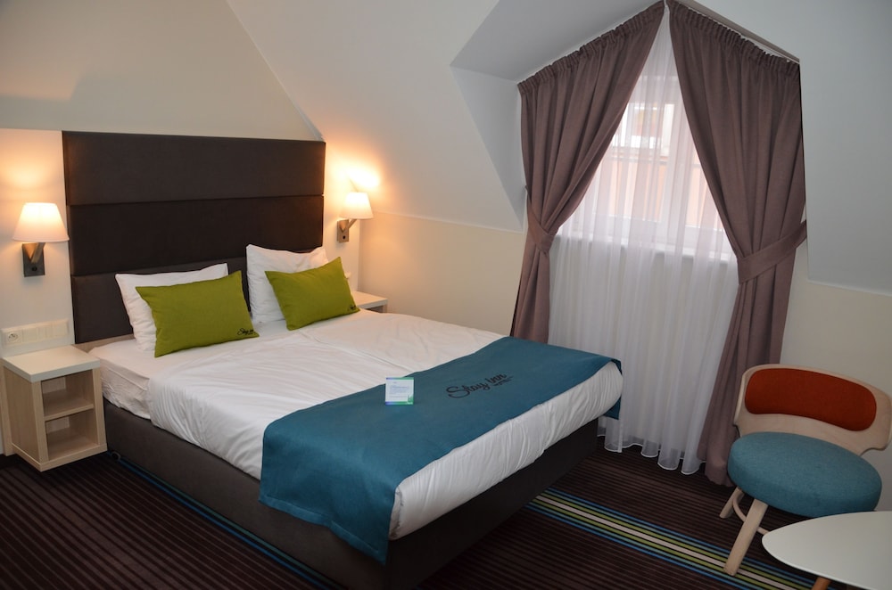 2 BEDROOMS, JUNIOR SUITE, CITY VIEW, CORNER