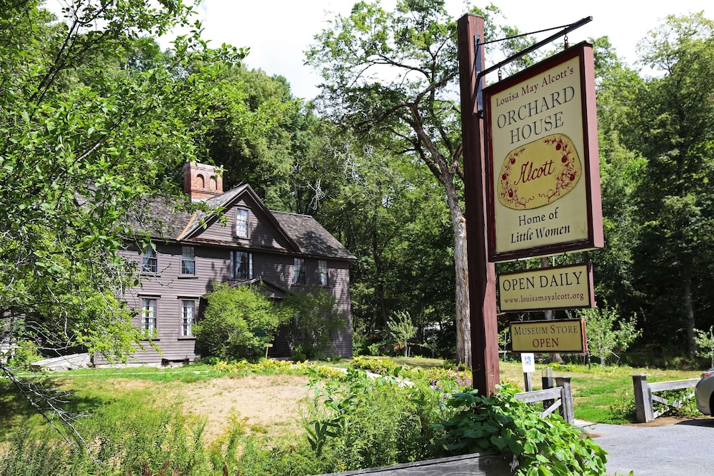 Historic Concord Suites 2/50