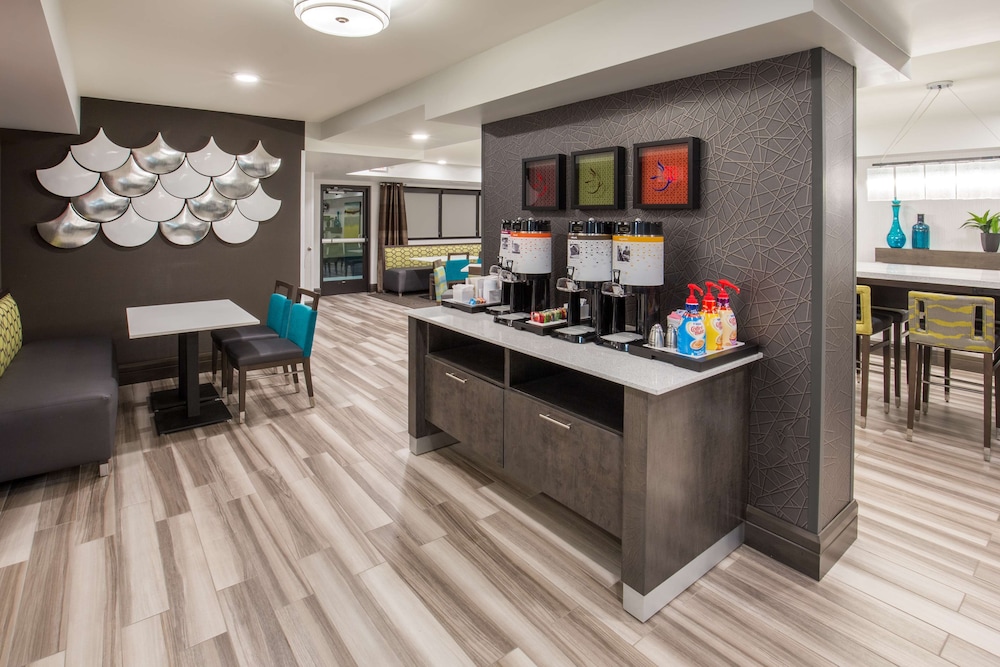 Hampton Inn Monterey 39/42