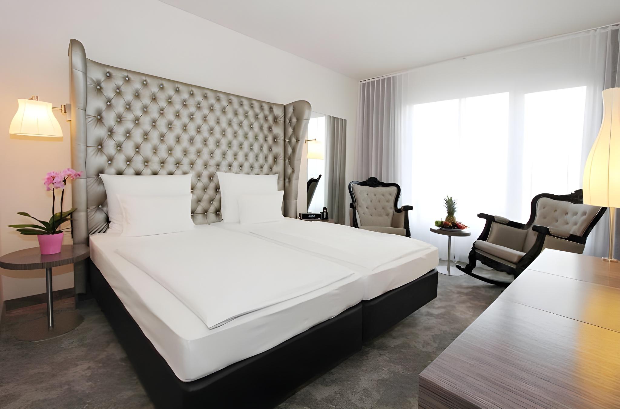 Comfort, Single, Queen Bed