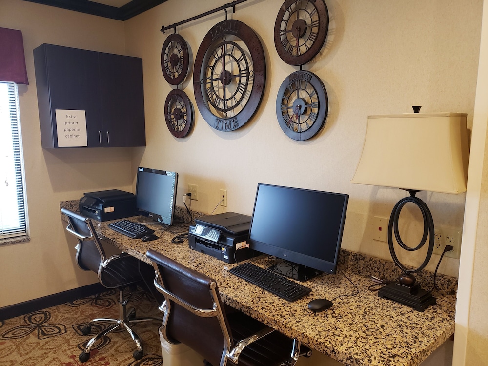 Holiday Inn Express Hotel And Suites Cambridge 43/45
