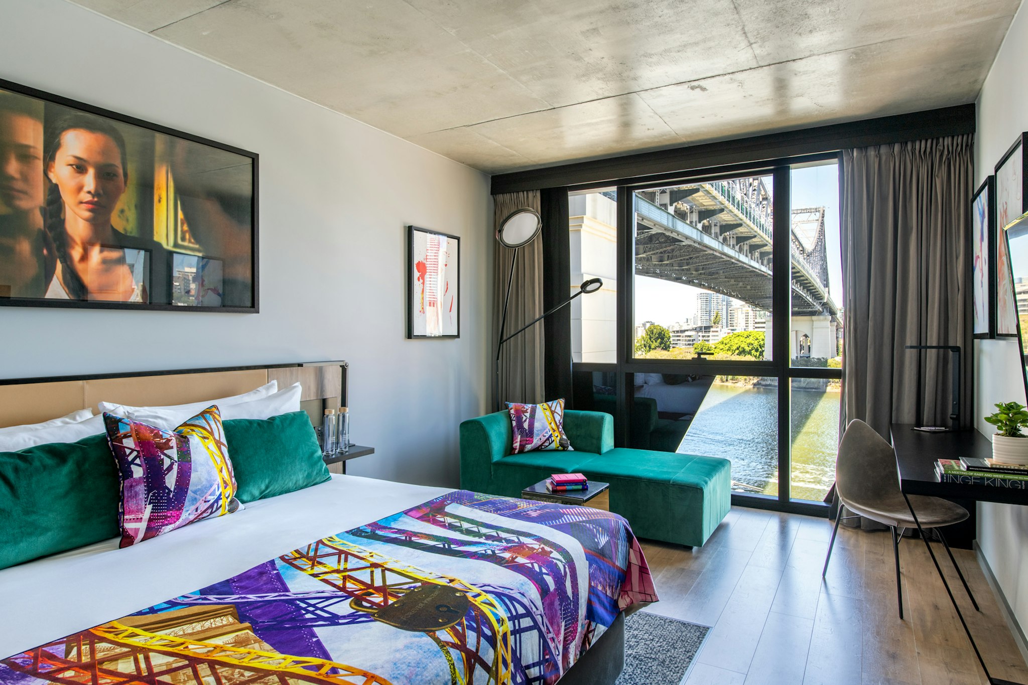 River, King Bed