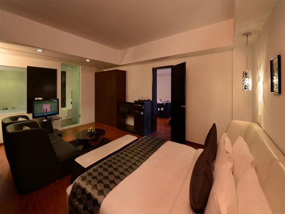 Top3 Lords Resort Bhavnagar 18/40
