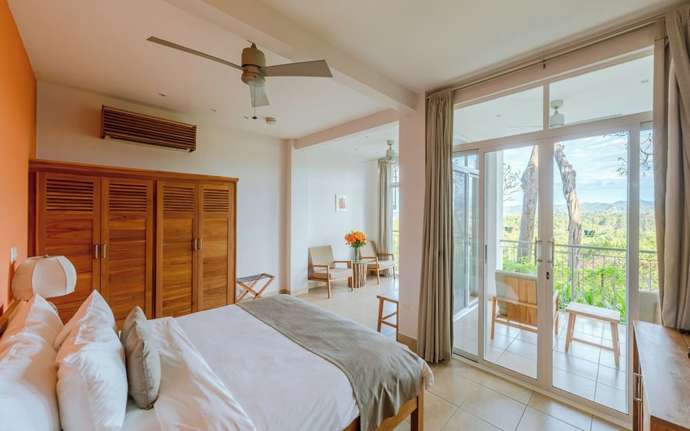 JUNGLE, SUITE, KING BED