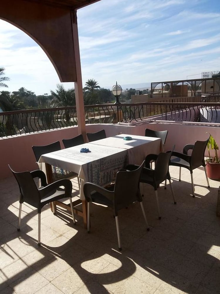 Amenophis Hotel 37/50