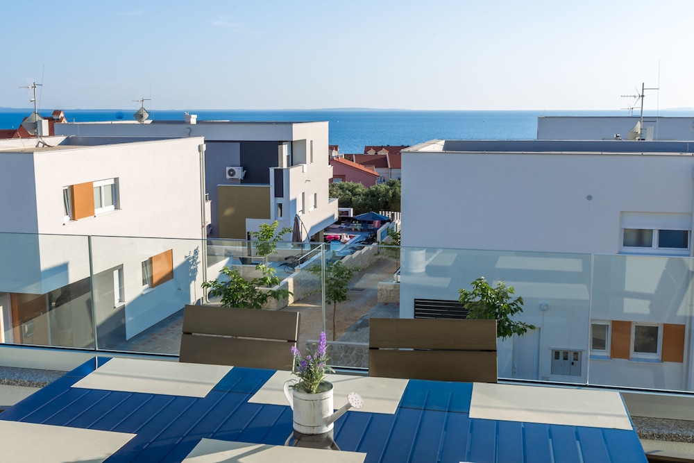 Apartments Tomana 11/50