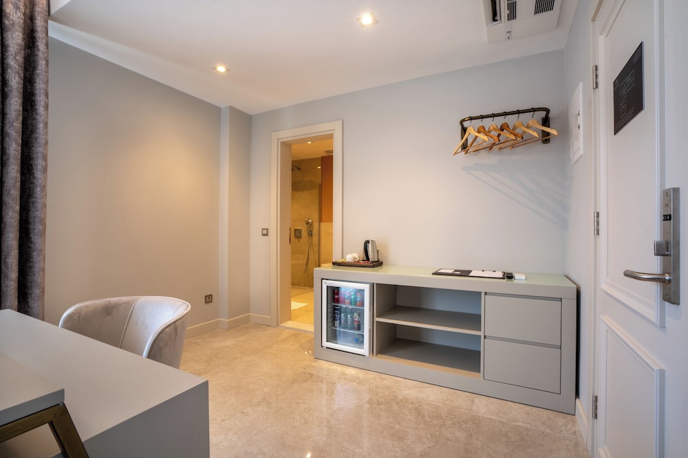 Muhtar Hotel 36/49