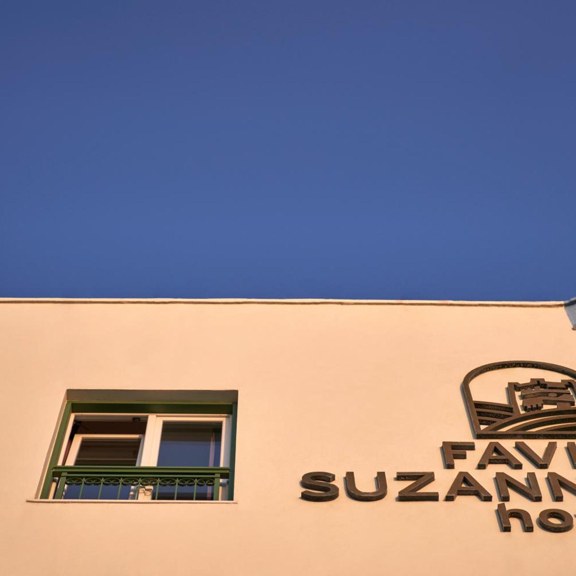 Favie Suzanne Hotel 2/18