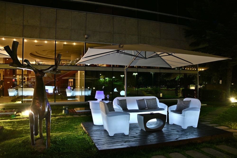 Aro Palace 46/50