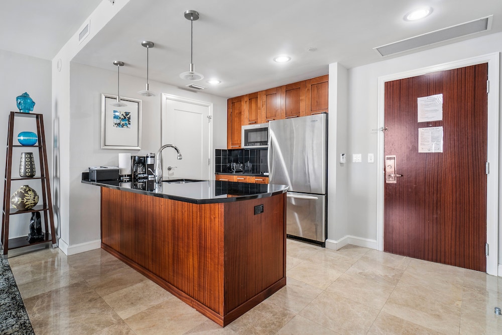 Palm Beach Singer Island Resort and Spa Luxury Suites 3/50