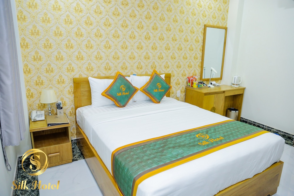 RedDoorz Plus near Tan Son Nhat airport 2 37/50