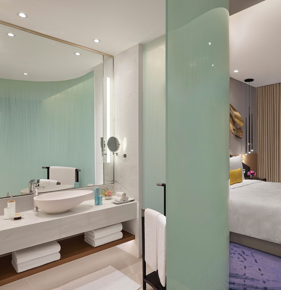 Cityscape, Deluxe, Twin Beds, Accessible