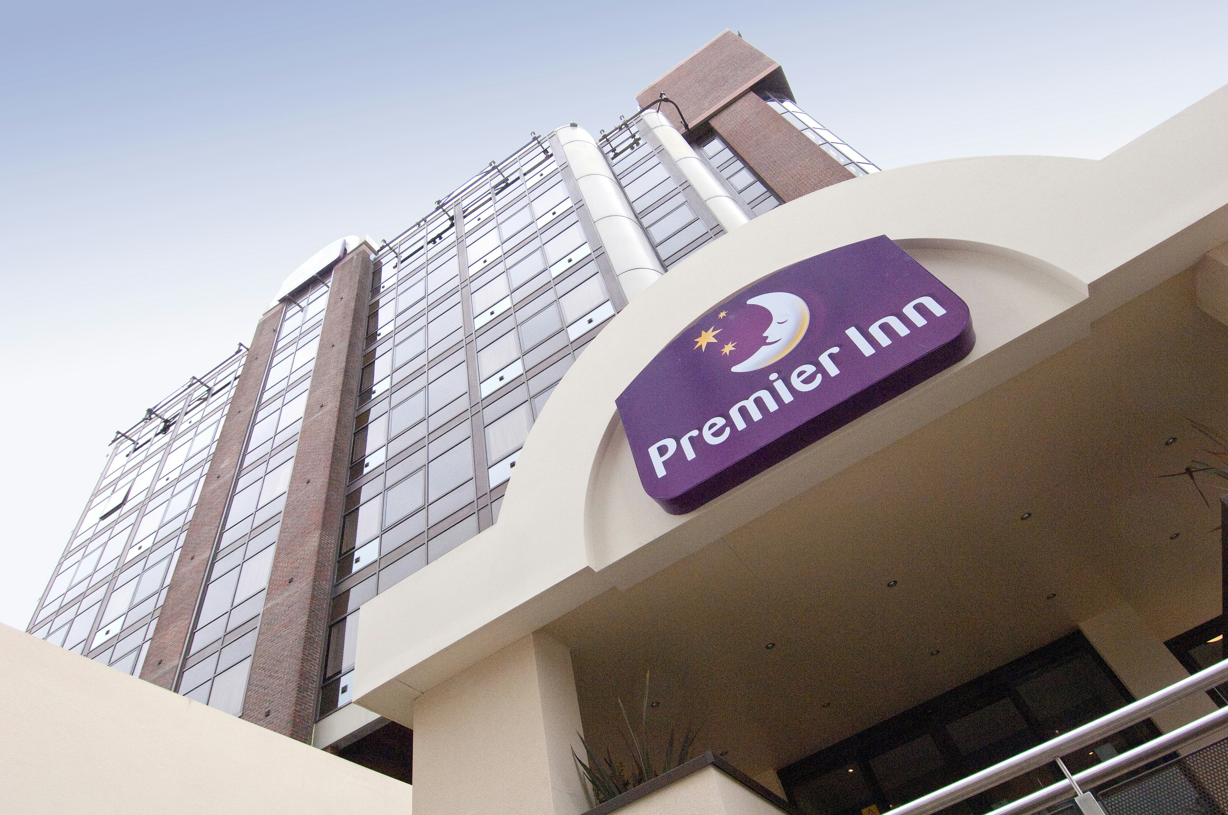 Premier Inn Sunbury (Kempton Park) in SUNBURY-ON-THAMES