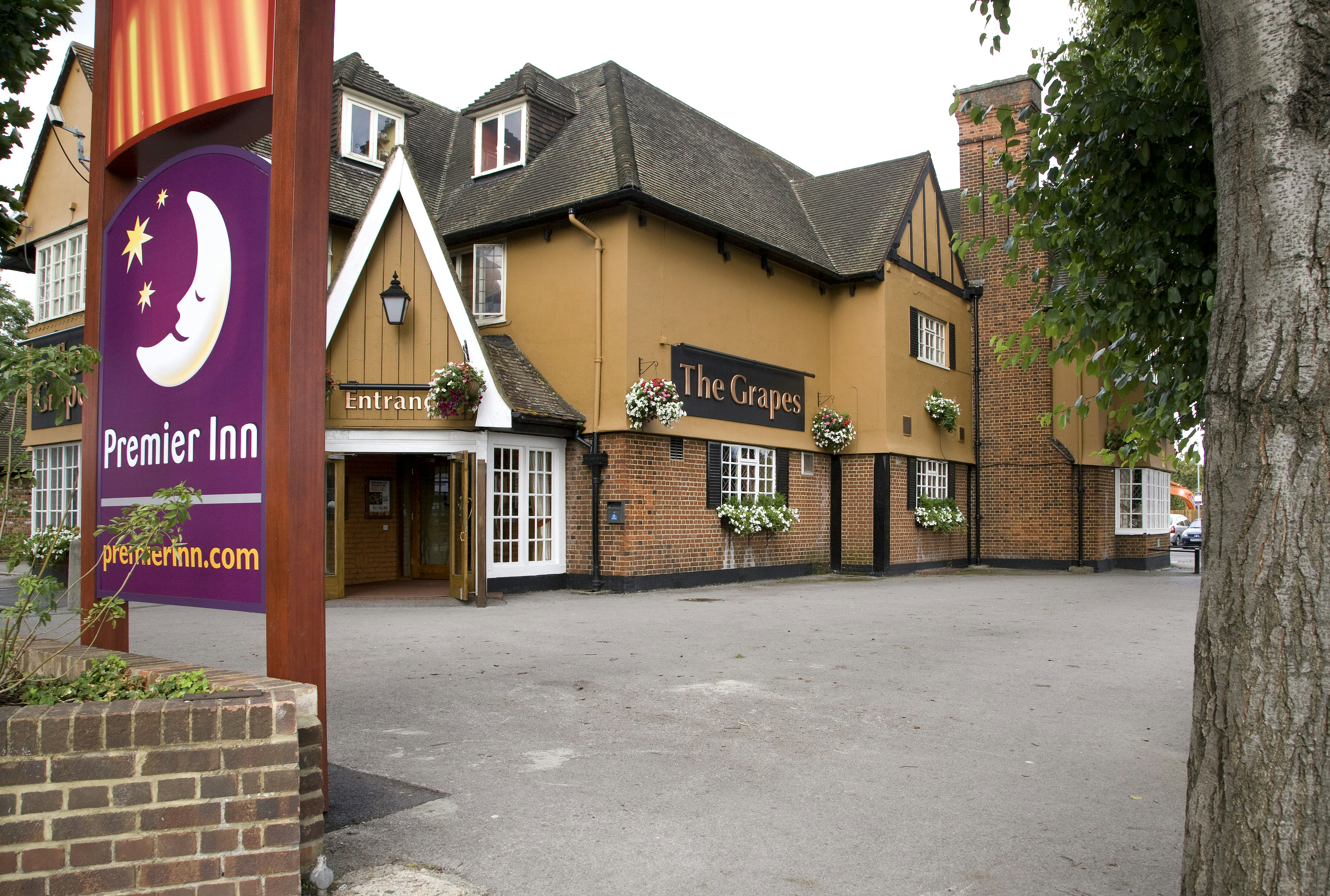 Premier Inn London Hayes Heathrow (North A4020) 20/24