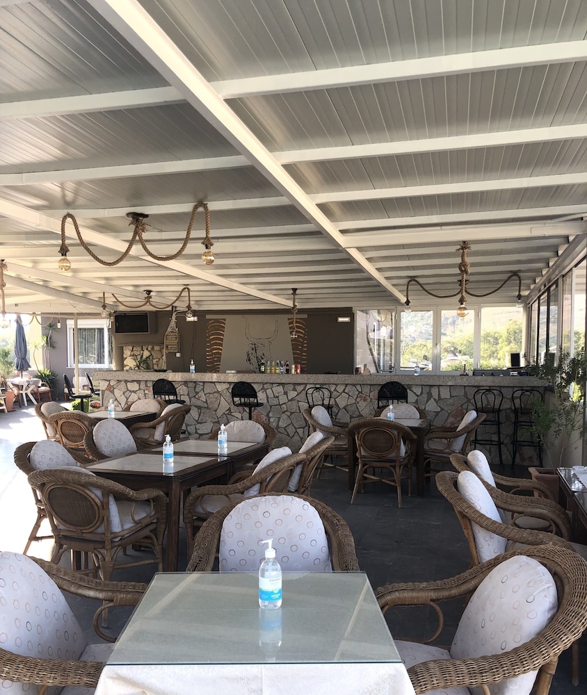 Labyrinth Hotel 40/50