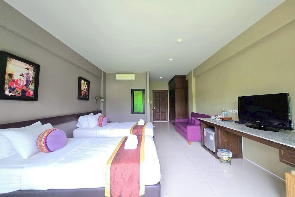 DELUXE, SUITE, TWIN BEDS