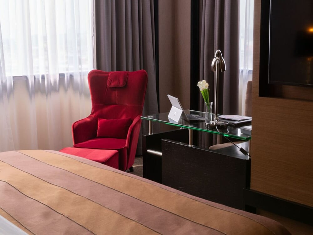 New World Suites 33/43