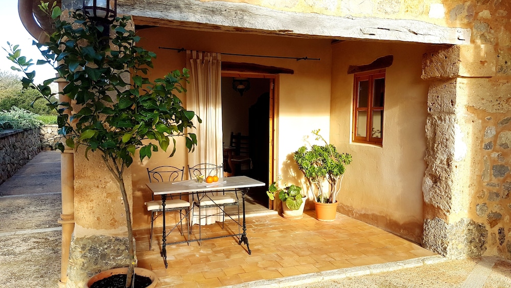 Finca Hotel Can Estades 8/63