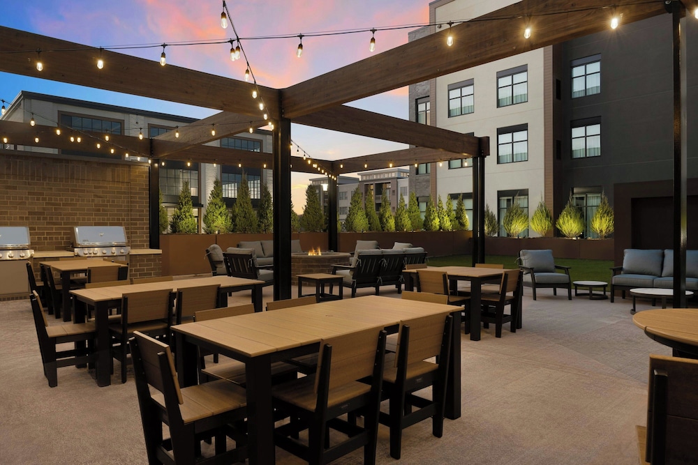 Courtyard by Marriott Milwaukee Brookfield at Poplar Creek 13/25