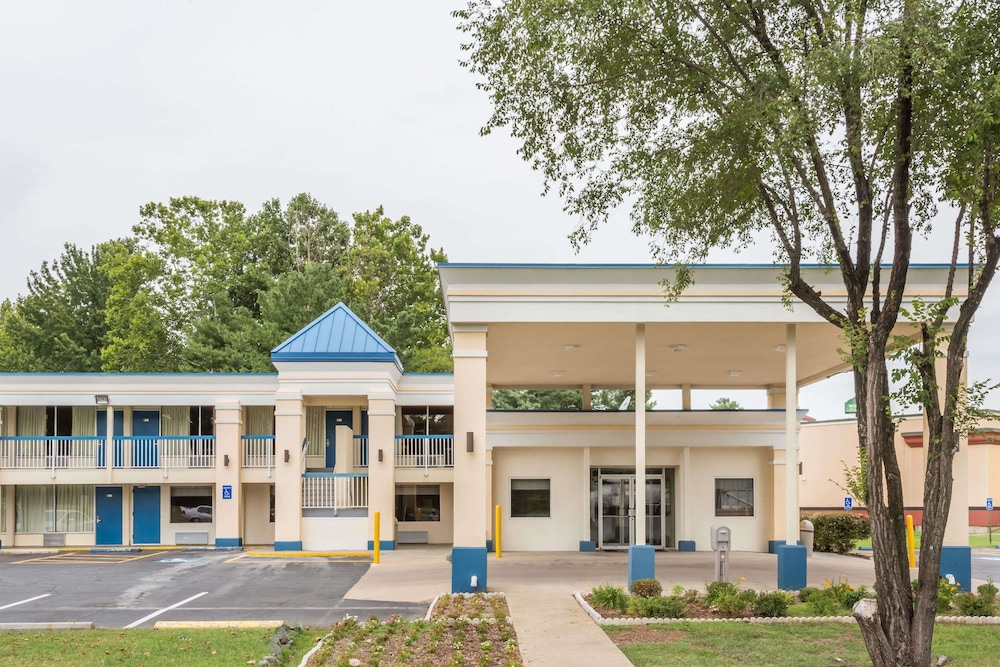 Days Inn By Wyndham Fredericksburg North 1/41