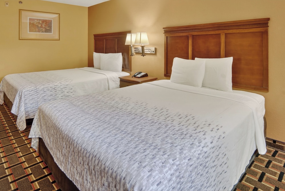 Hometown Inn Suites 21/51