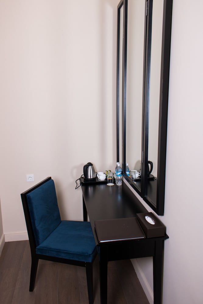 Madison Ave Hotel Bishkek 35/39