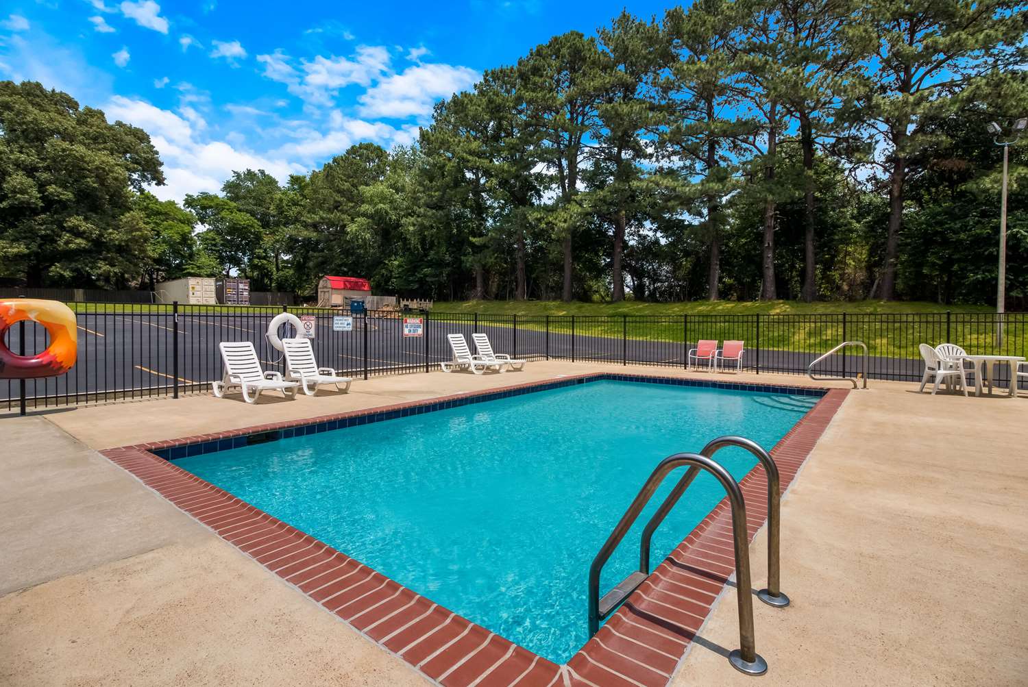 Econo Lodge Martin 14/29