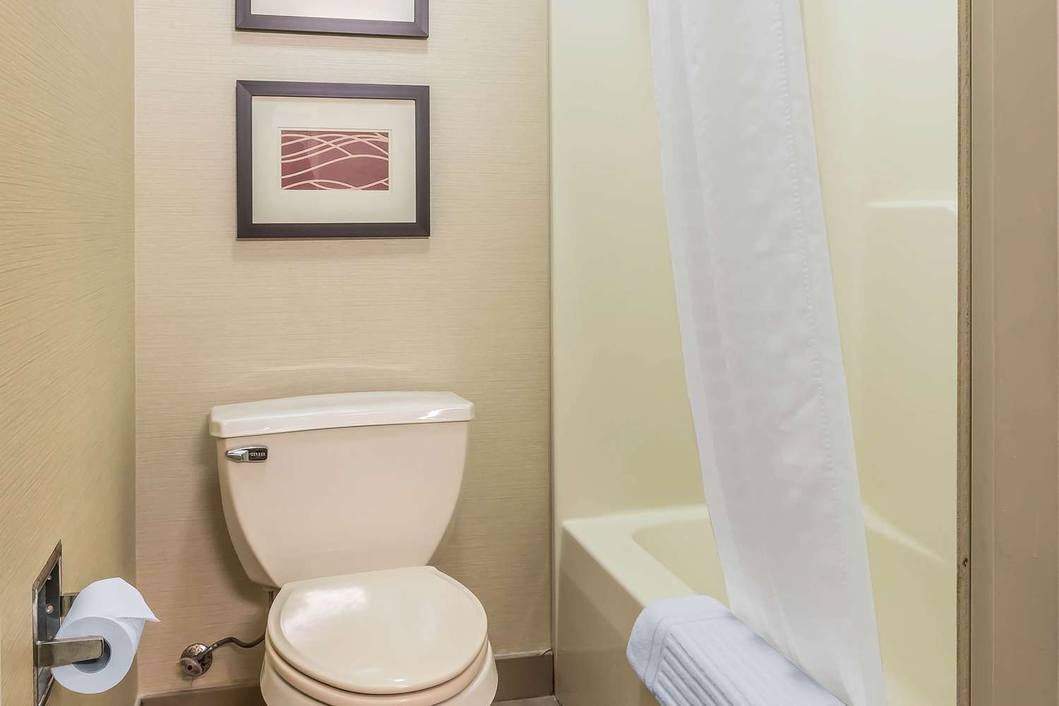 Comfort Inn Lancaster County Columbia, PA 12/13
