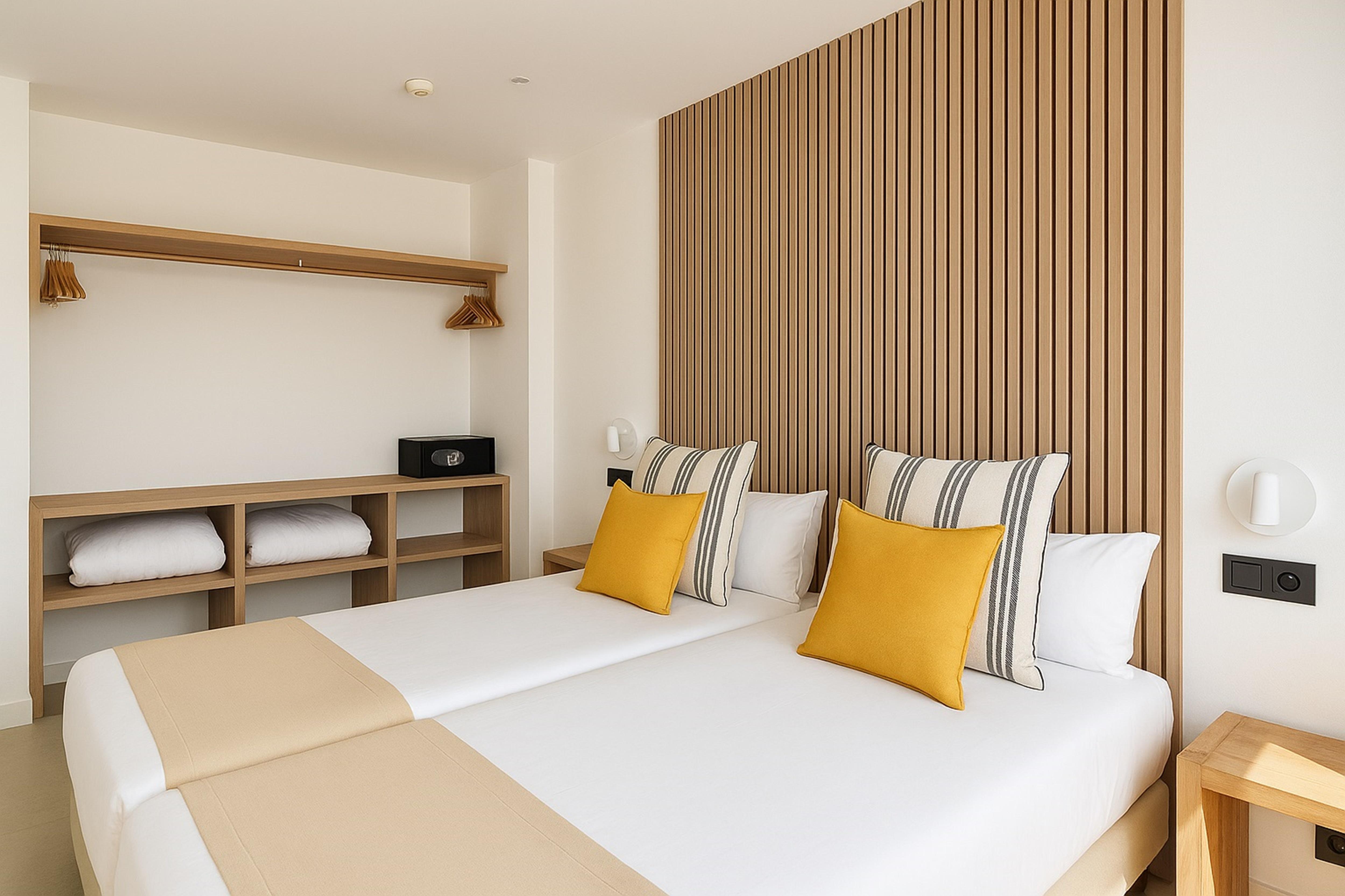 Deluxe, Pool View, Balcony or Terrace