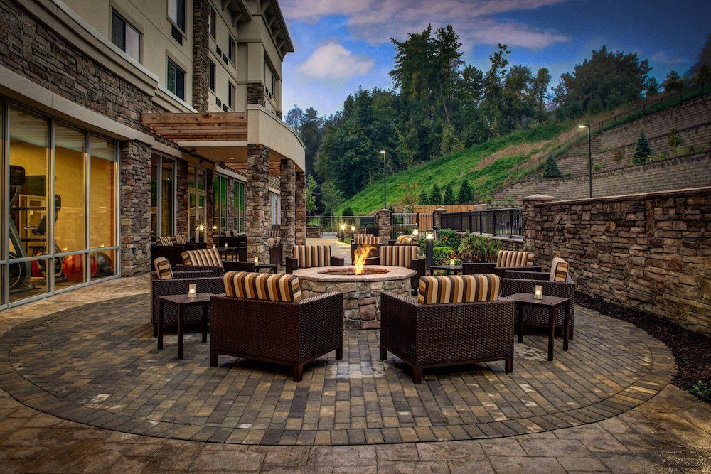 Courtyard Boone 4/40