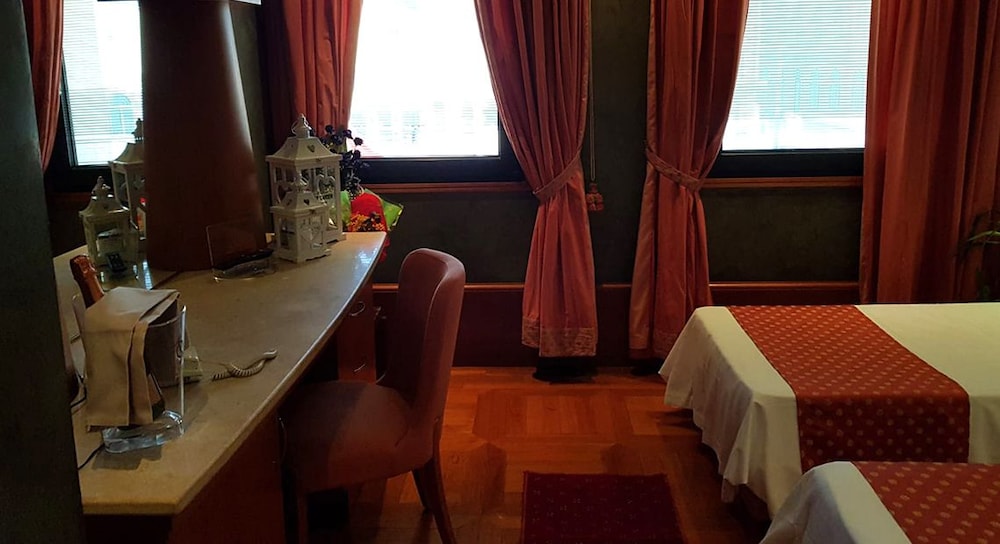 HR Hotel 25/28