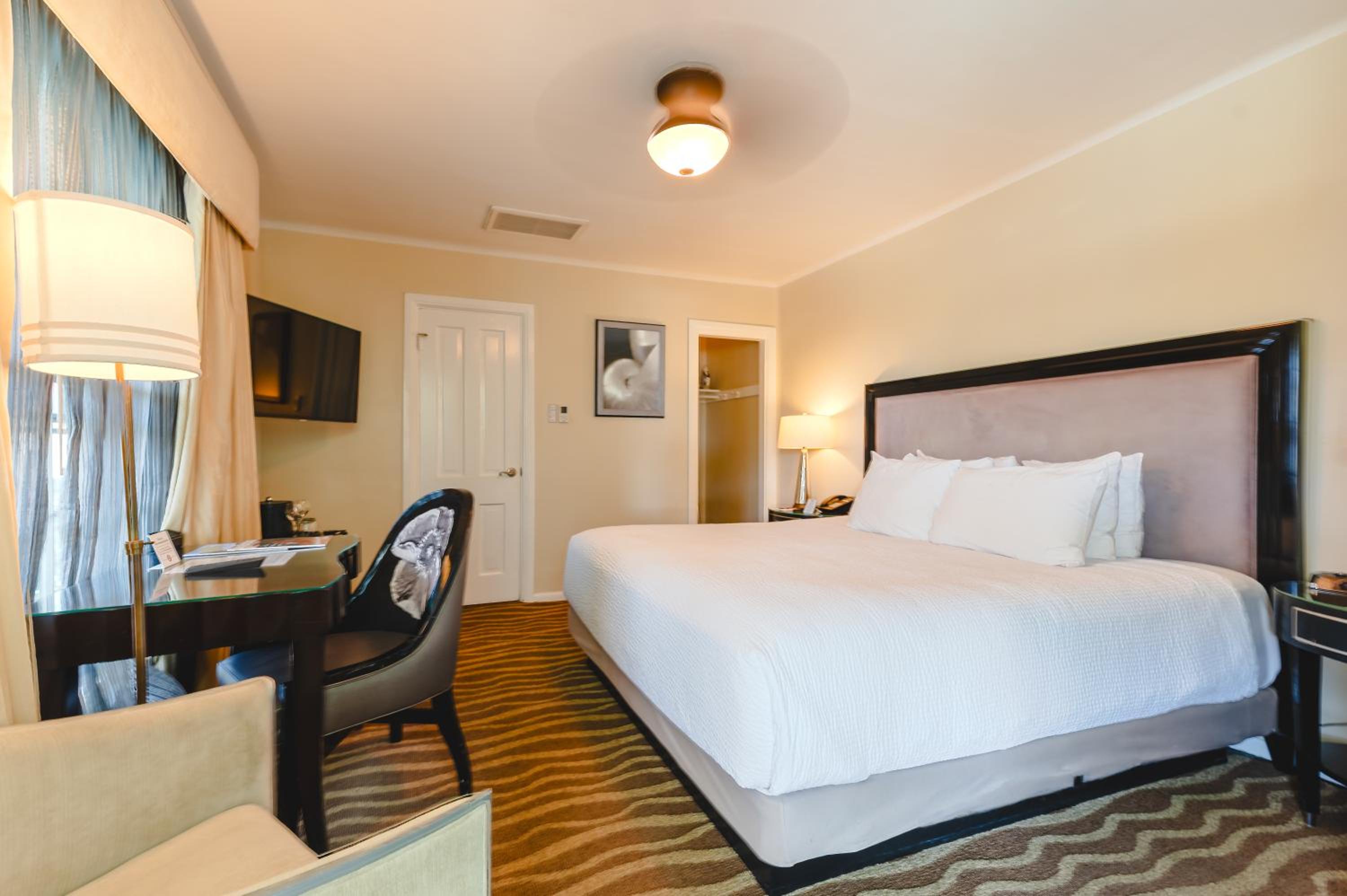 Room, King Bed, Pool View