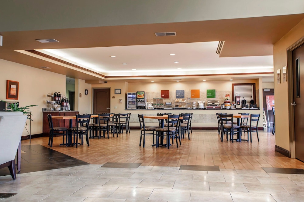 Comfort Suites Elgin Northwest 35/48