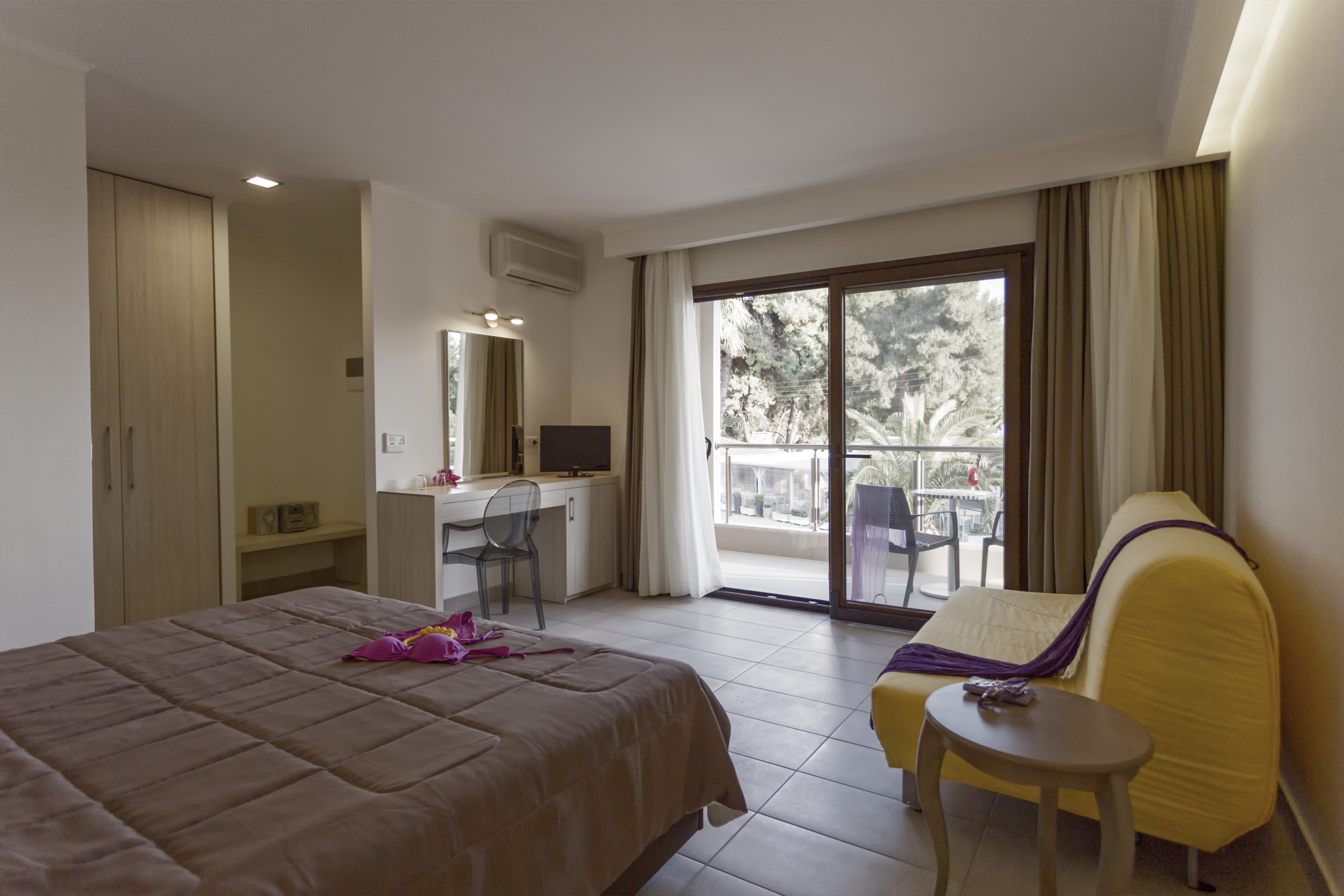 Lagomandra Beach Hotel and Suites 31/71