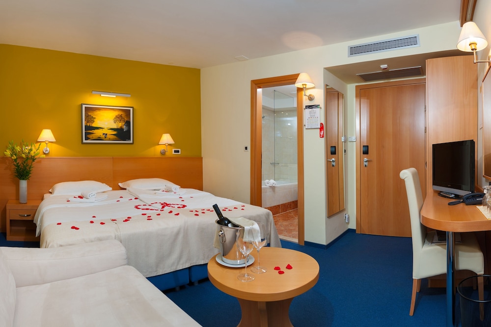 Hotel Saudade 35/76