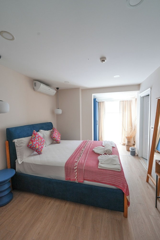 Maison Boheme Hotel 2/17