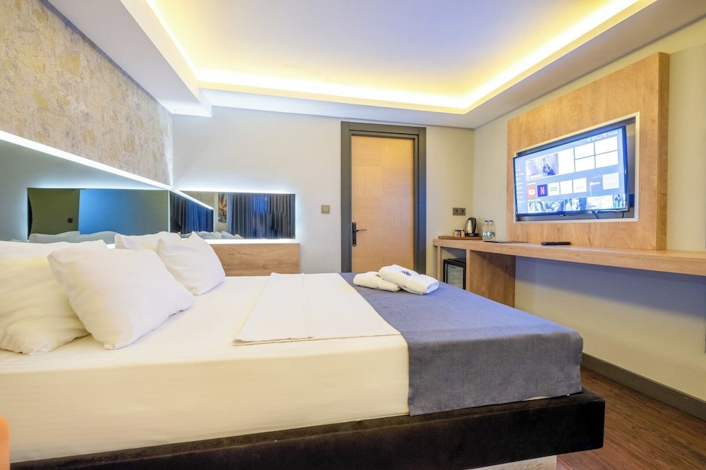 216 Bosphorus Suite 18/50