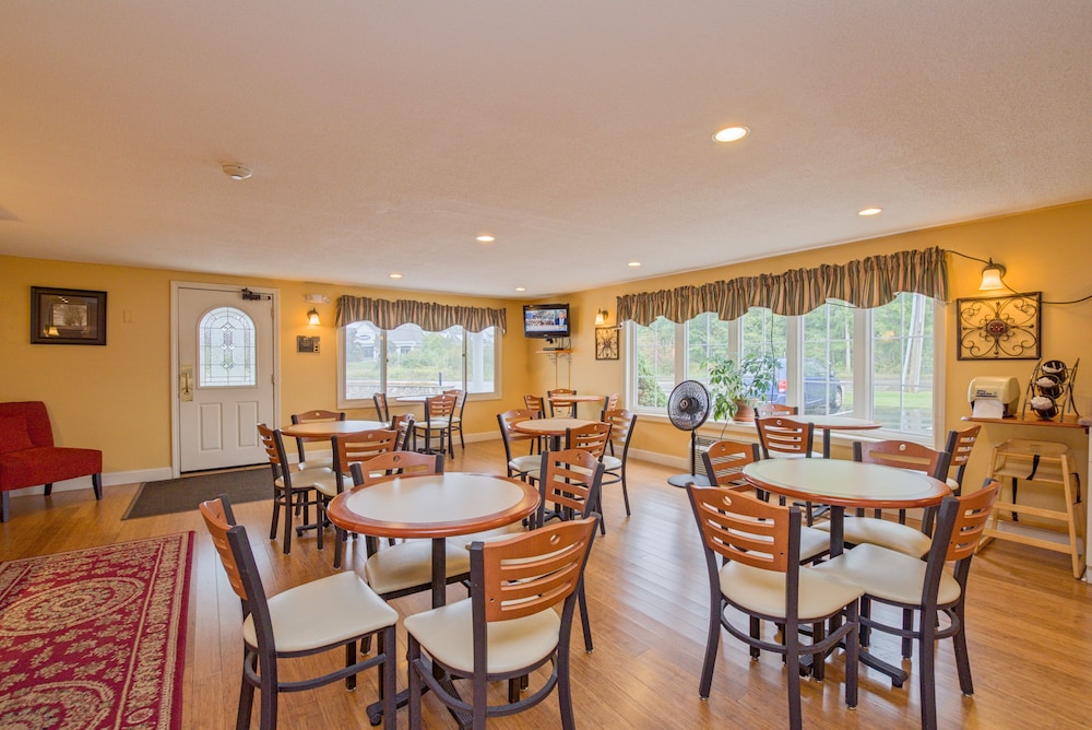 Coachman Inn 36/55