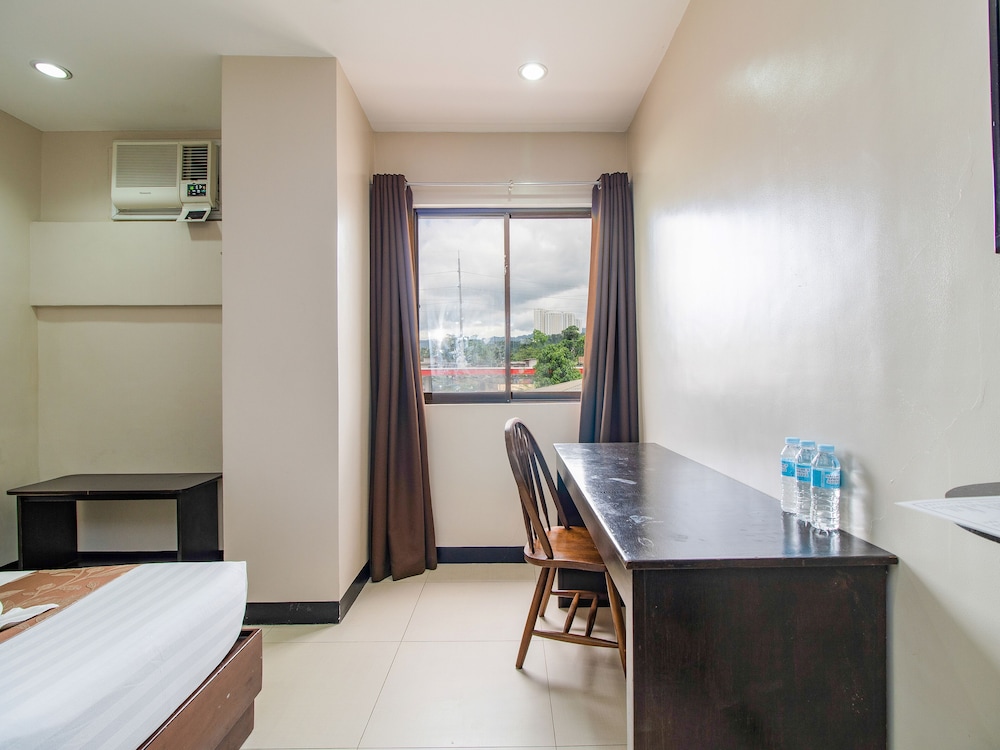 Main Hotel And Suites 36/67