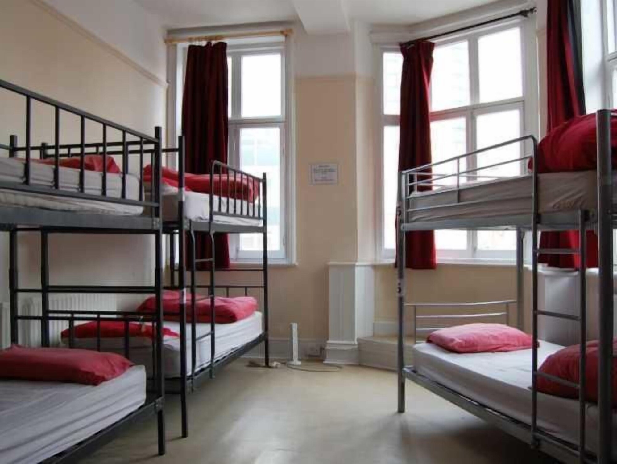 MIXED DORM, 6 BEDS