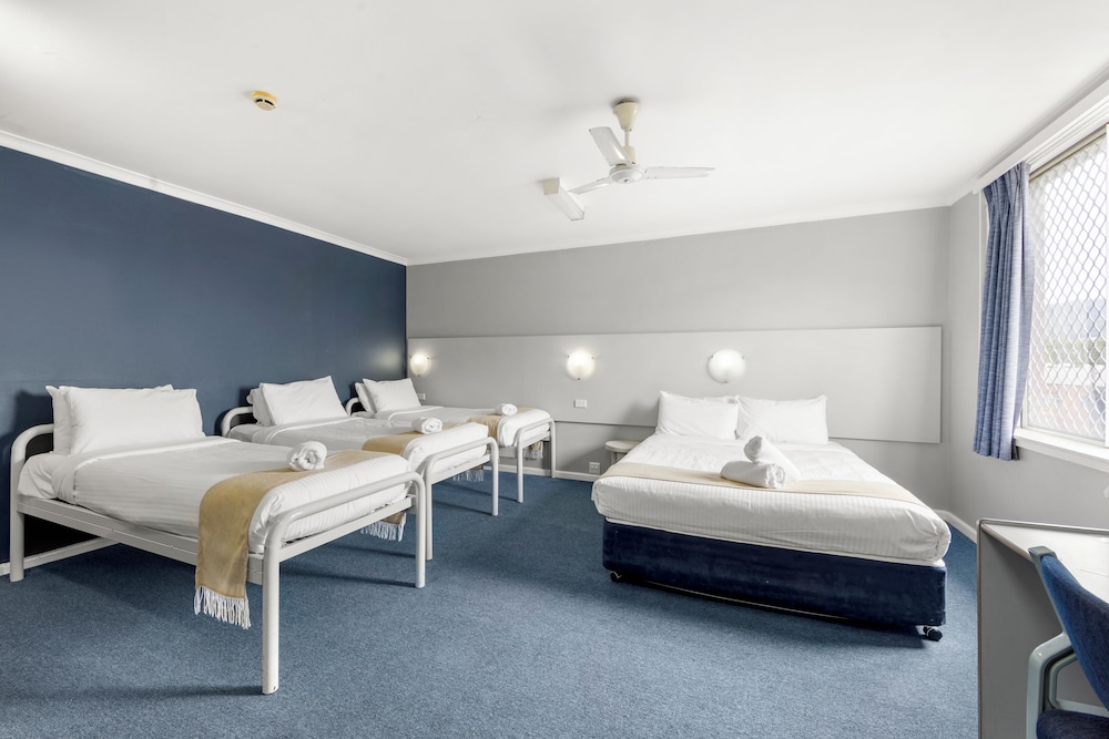 FAMILY, MULTIPLE BEDS