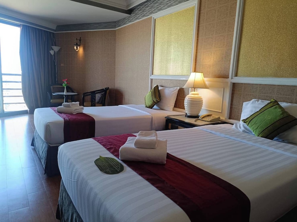 First Pacific Cirrus Hotel 26/50