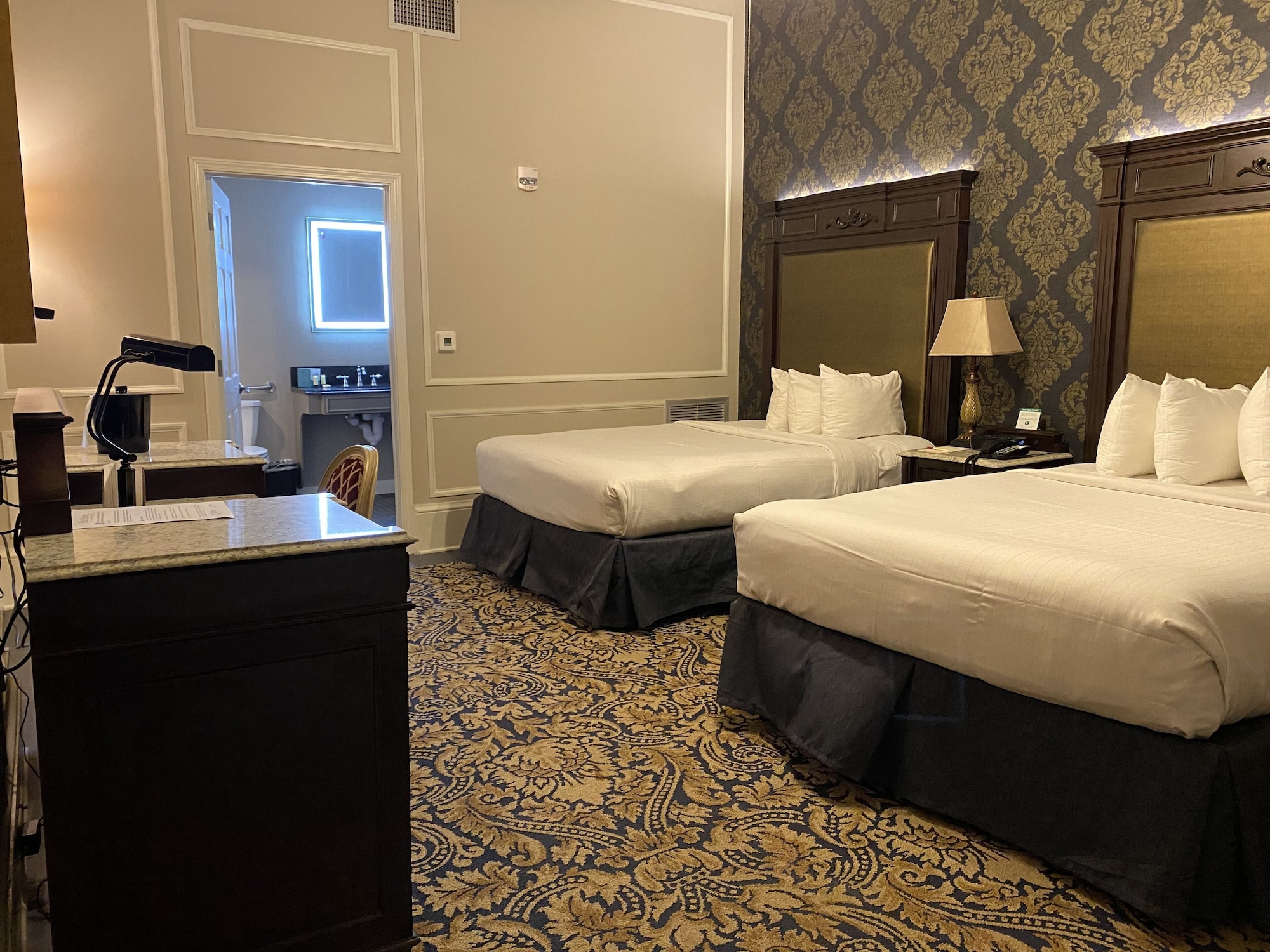ROOM, 2 QUEEN BEDS, NO WINDOW