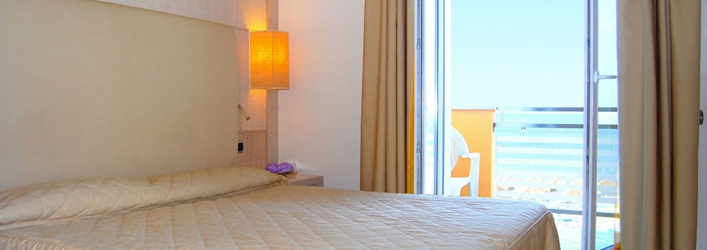 Hotel Mara 8/25