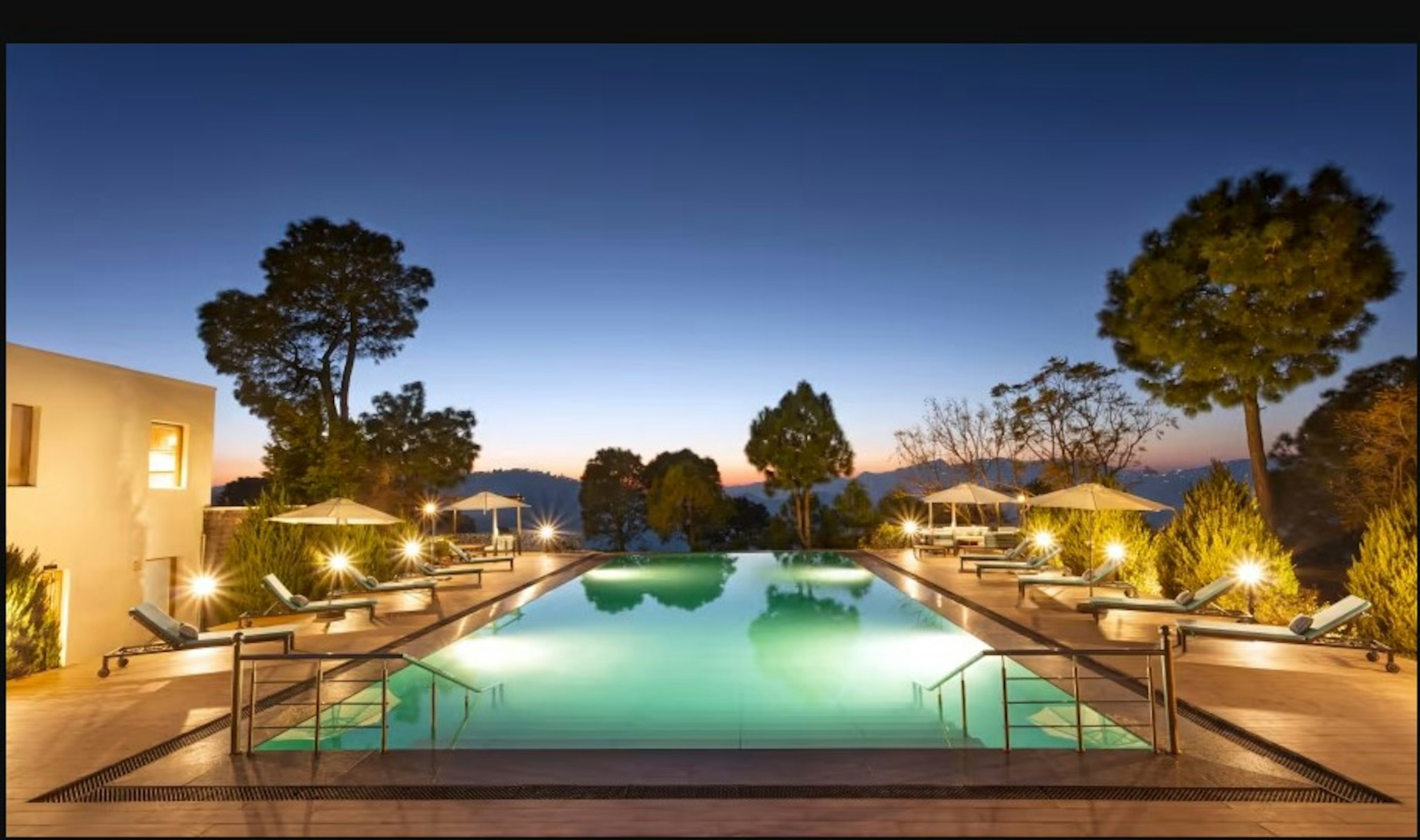 SURYA VILAS LUXURY SPA & RESORT 24/25