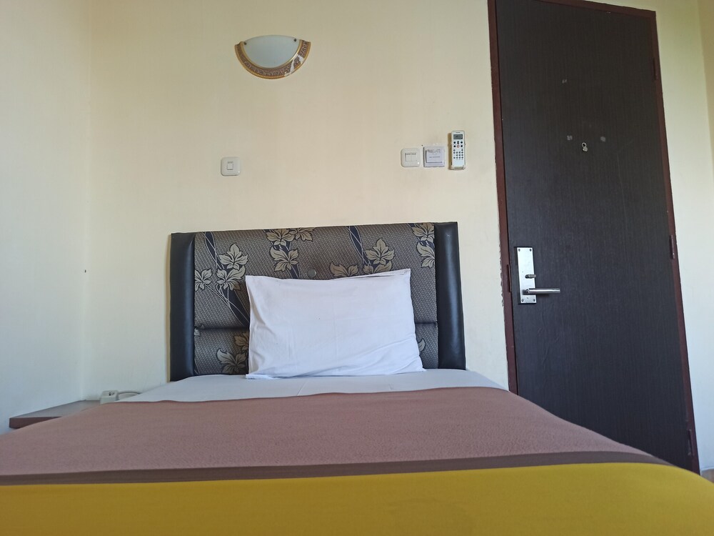 Hotel O near Mall Panakukkang formerly Al-Badar Hotel Syariah 13/52