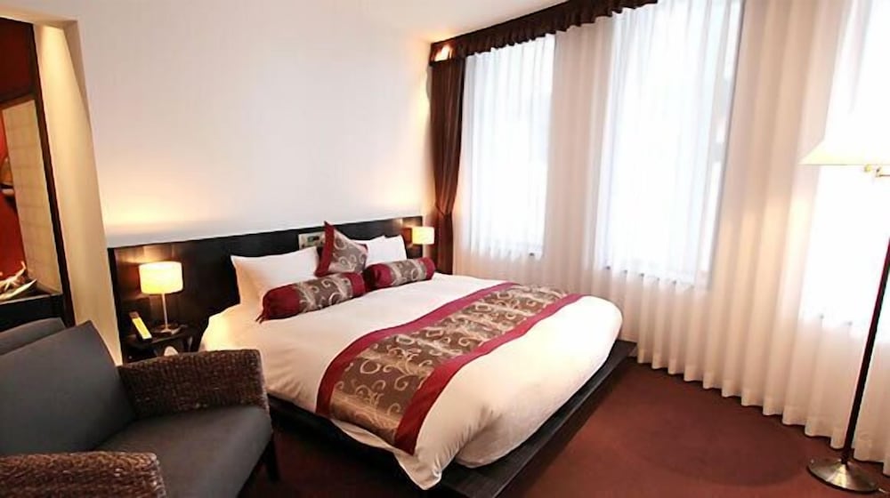 EXECUTIVE, SUITE