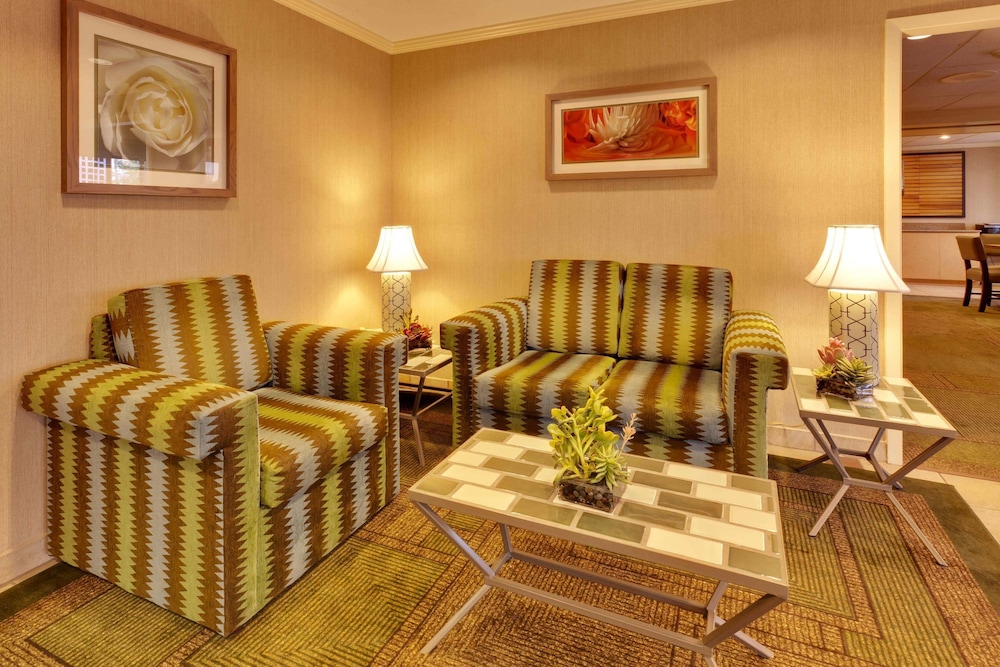 La Quinta Inn And Suites By Wyndham Plattsburgh 29/38