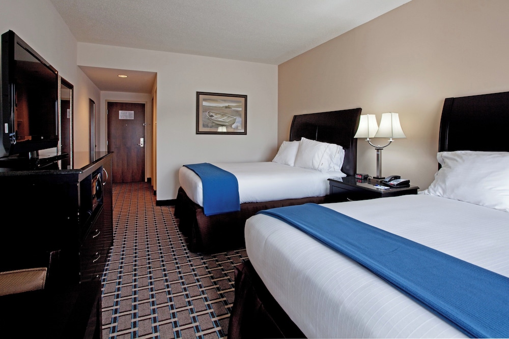 Holiday Inn Express & Suites Hope Mills Fayetteville Airport 12/37